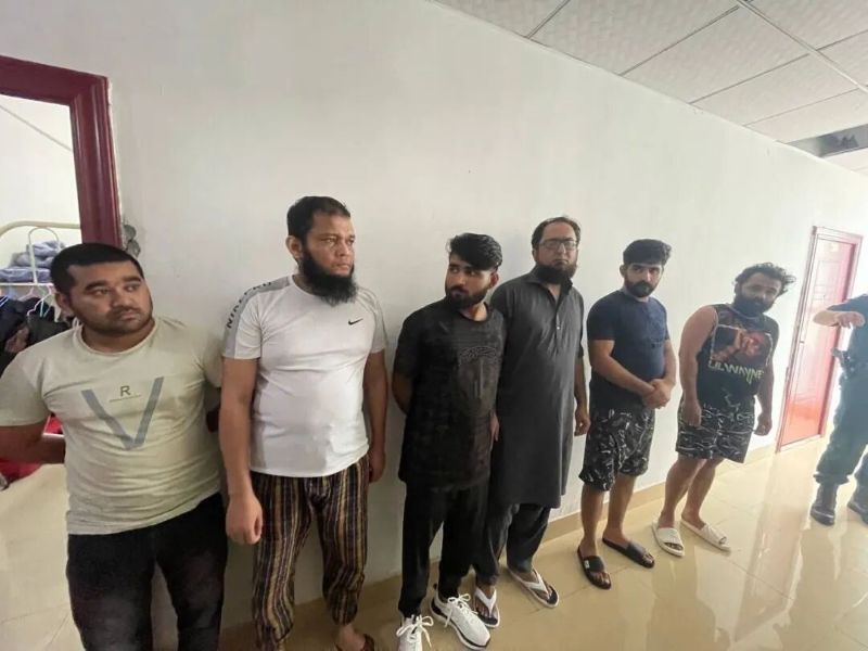 群体抗议爆发！西港警方逮捕中国城近300人